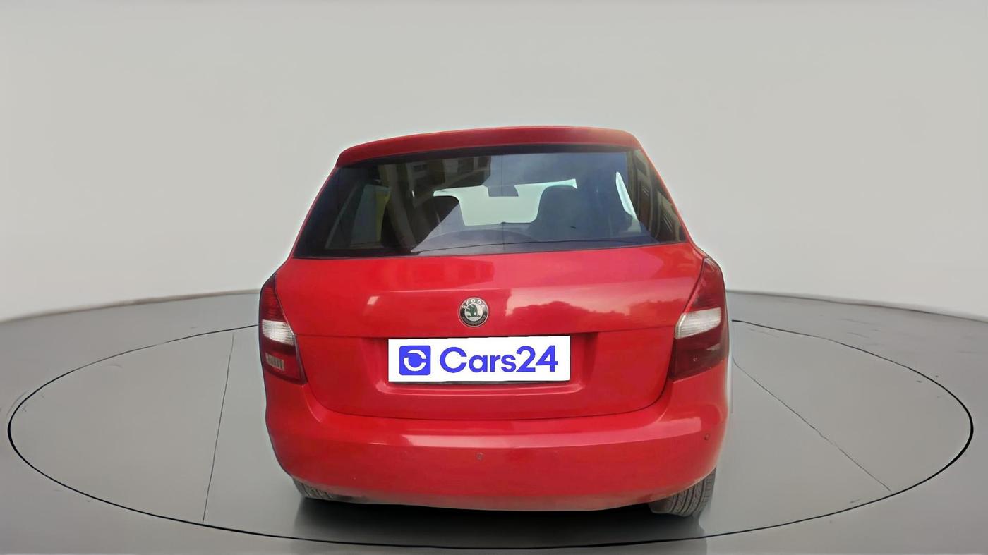 2011 Skoda Fabia ELEGANCE 1.6 MPI, Petrol, Manual, 1,20,577 km, exterior