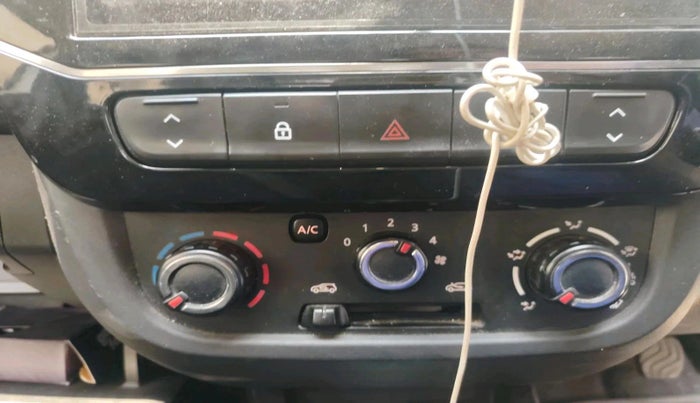 2025 Renault Kwid RXL(O) 1.0L AMT, Petrol, Automatic, 26,777 km, interior