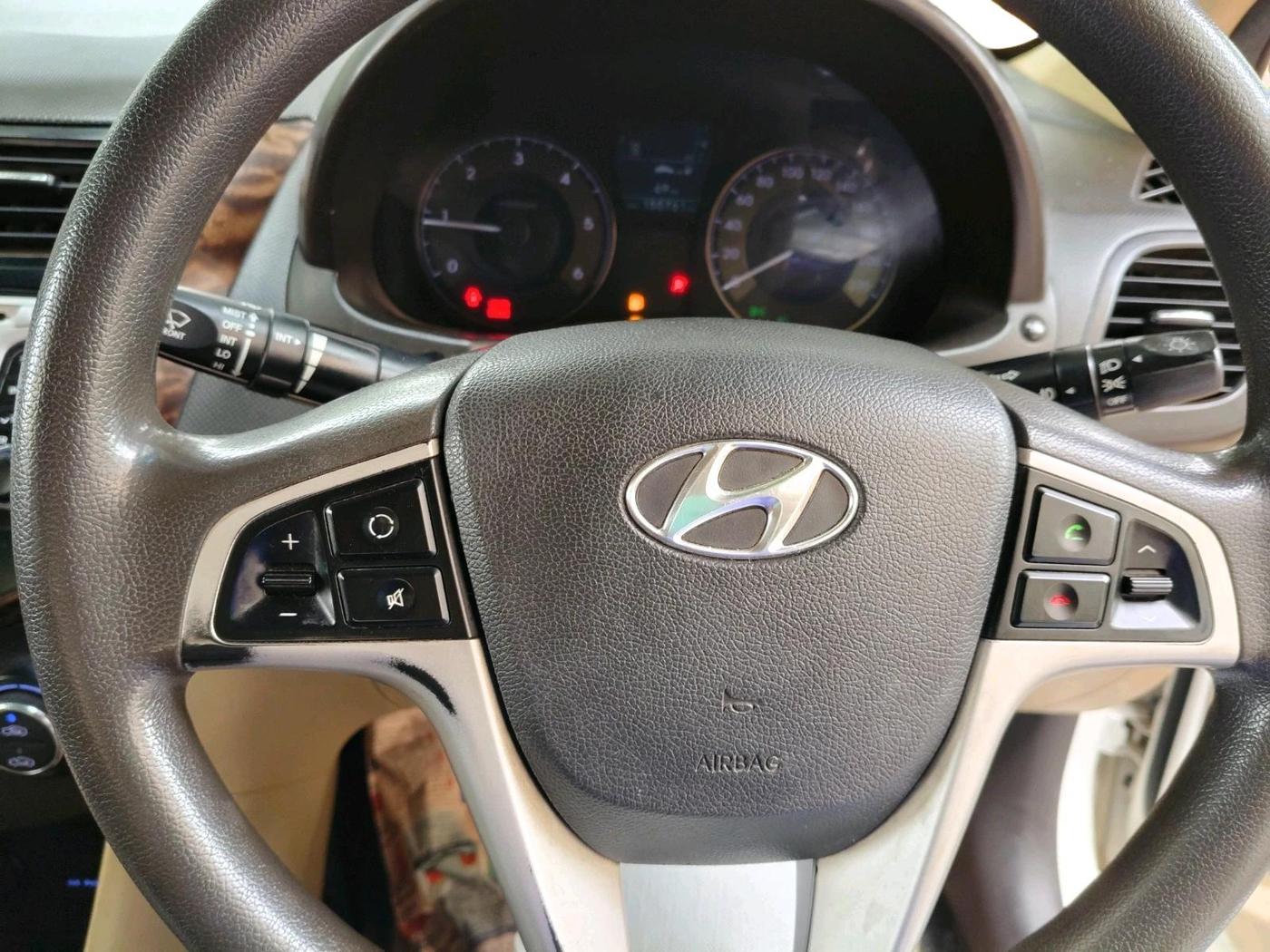 2013 Hyundai Verna FLUIDIC 1.6 CRDI SX, Diesel, Manual, 1,55,761 km, interior