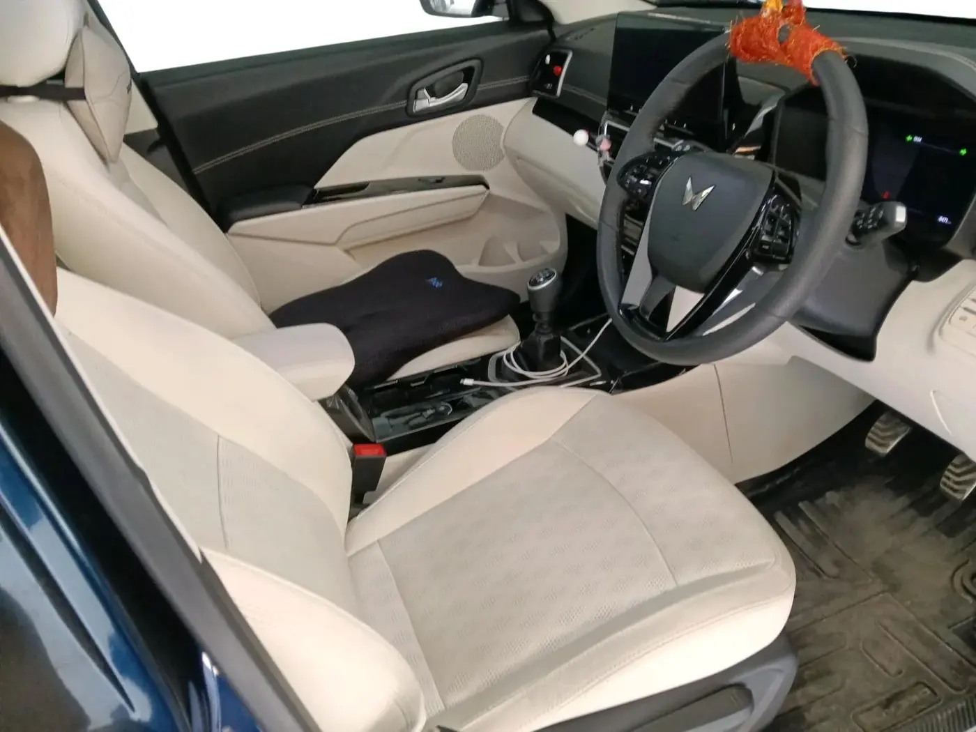 2025 Mahindra XUV 3XO AX7L 1.5 Turbo Diesel, Diesel, Manual, 8,471 km, interior