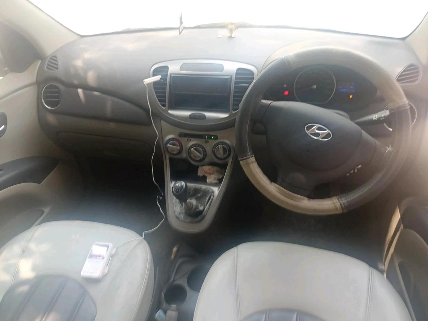 2013 Hyundai i10 MAGNA 1.2, Petrol, Manual, 12,900 km, interior
