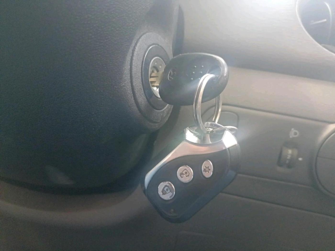 2013 Hyundai i10 MAGNA 1.2, Petrol, Manual, 12,900 km, interior