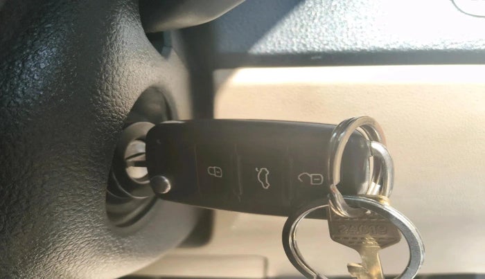 2014 Volkswagen Polo HIGHLINE1.5L, Diesel, Manual, 96,931 km, interior