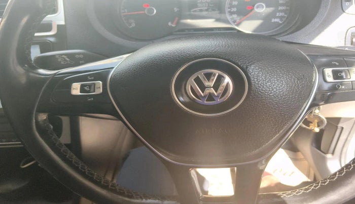 2014 Volkswagen Polo HIGHLINE1.5L, Diesel, Manual, 96,931 km, interior