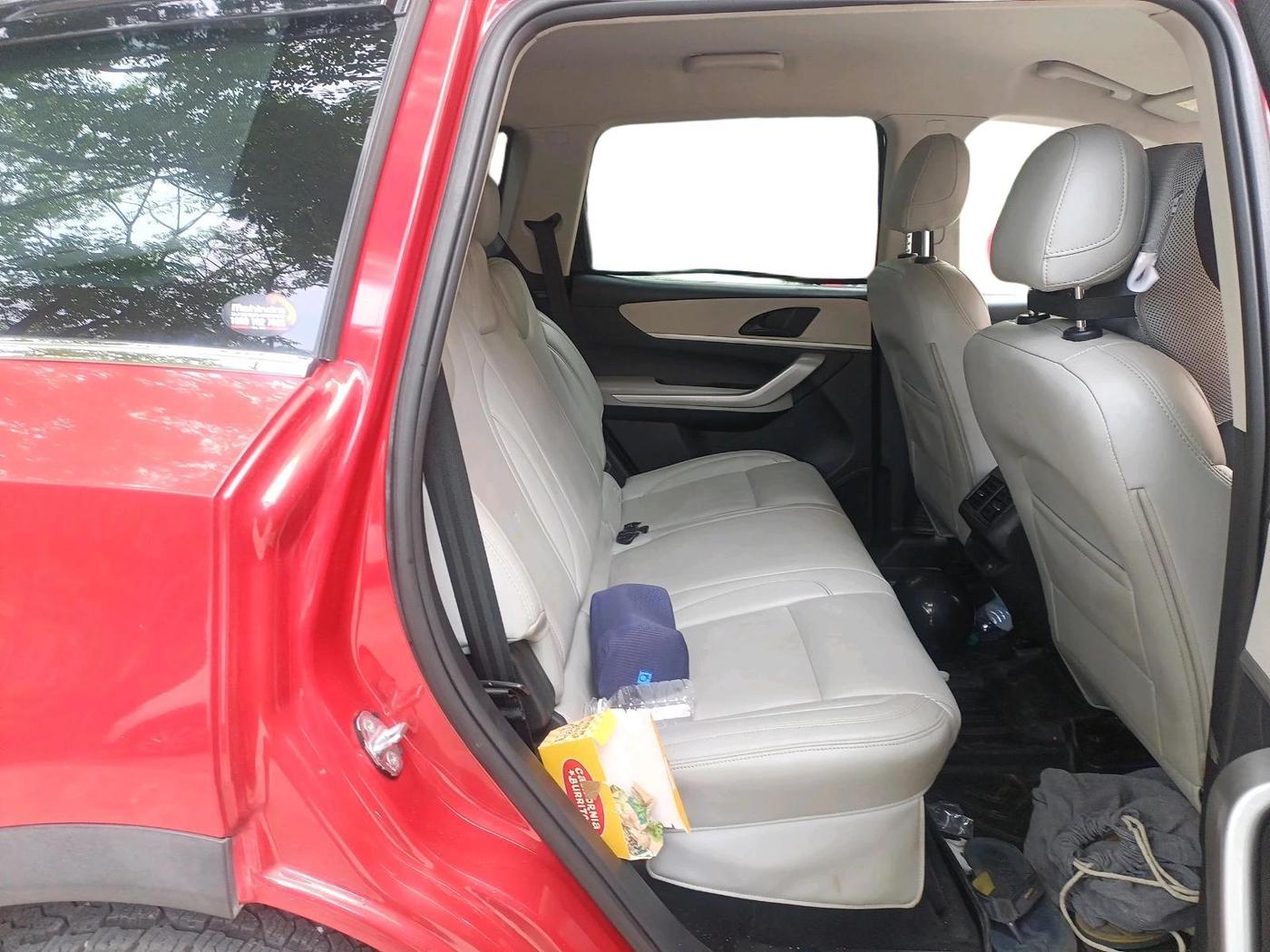 2023 Mahindra XUV700 MX D MT 5 STR, Diesel, Manual, 72,983 km, interior
