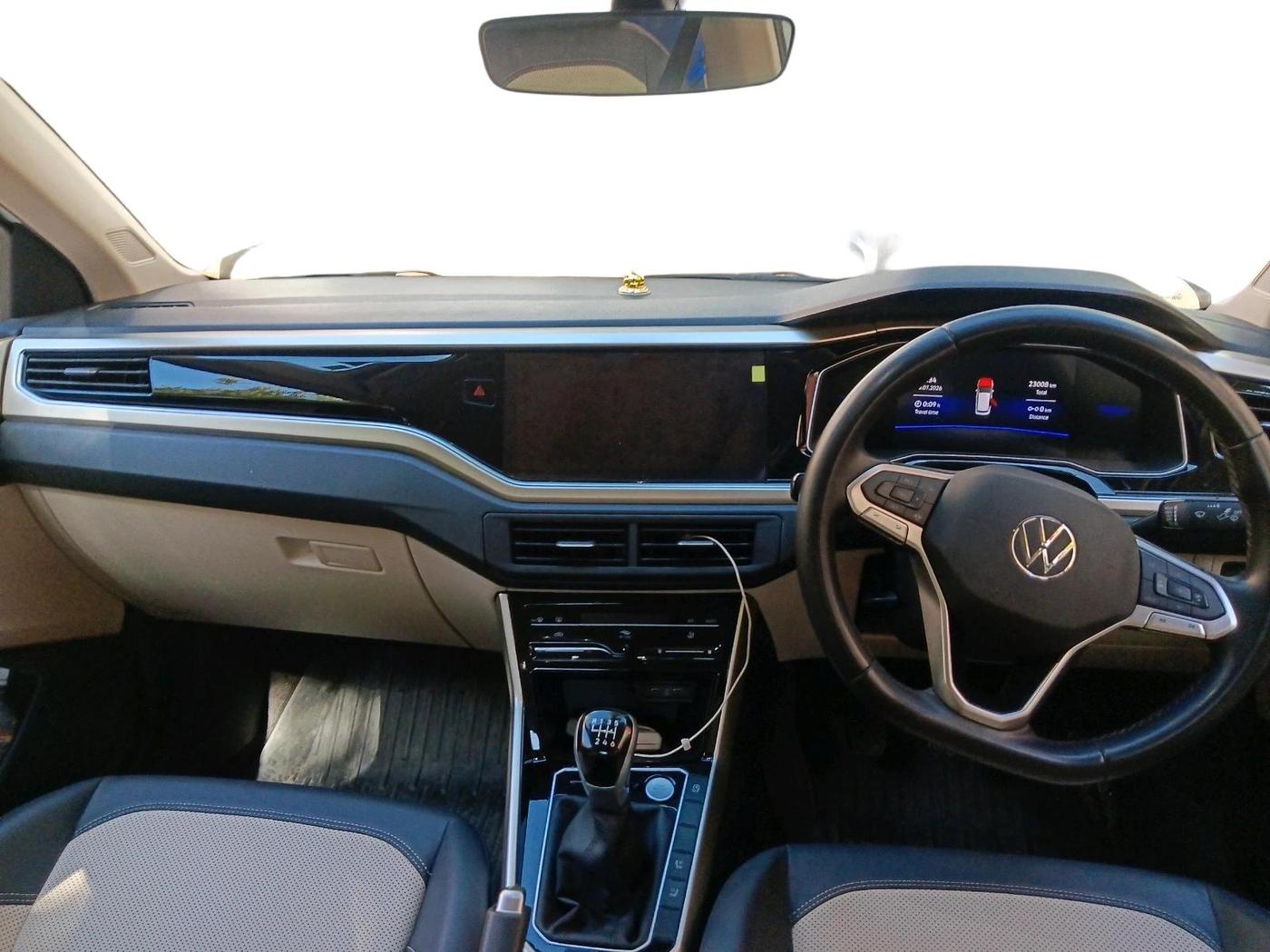 2025 Volkswagen VIRTUS TOPLINE TSI 1.0 MT, Petrol, Manual, 23,008 km, interior