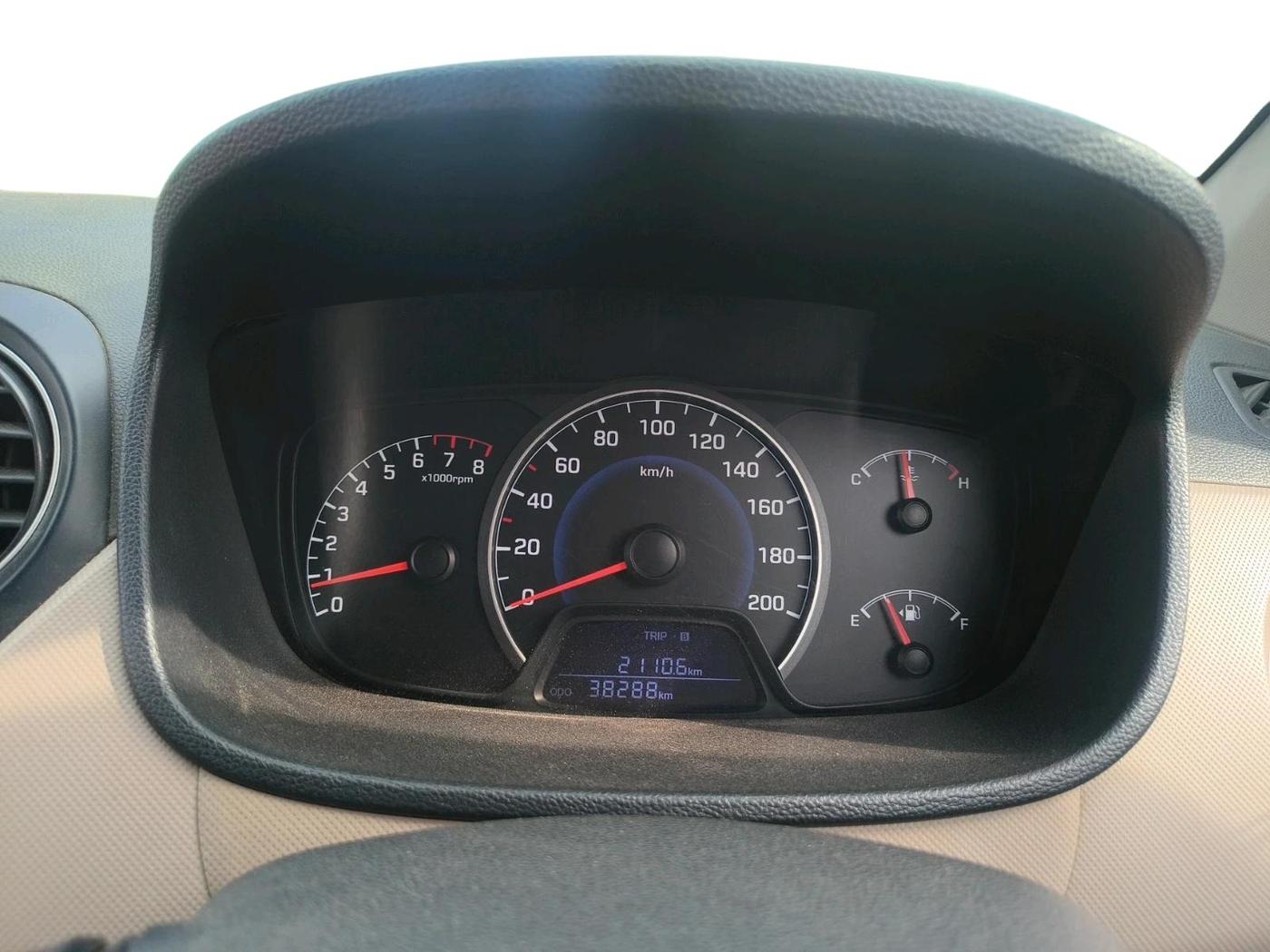 2015 Hyundai Grand i10 SPORTZ 1.2 KAPPA VTVT, Petrol, Manual, 38,288 km, interior
