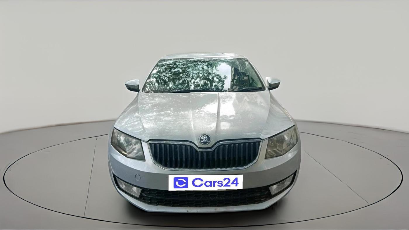 2015 Skoda Octavia AMBITION 2.0 TDI AT, Diesel, Automatic, 1,73,425 km, exterior