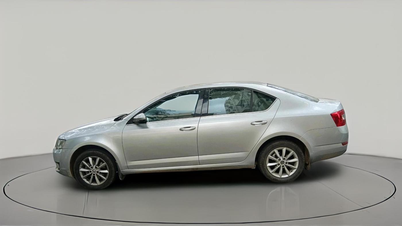 2015 Skoda Octavia AMBITION 2.0 TDI AT, Diesel, Automatic, 1,73,425 km, exterior
