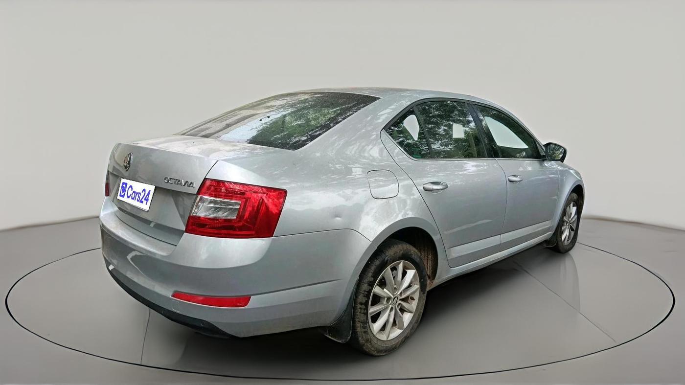 2015 Skoda Octavia AMBITION 2.0 TDI AT, Diesel, Automatic, 1,73,425 km, exterior