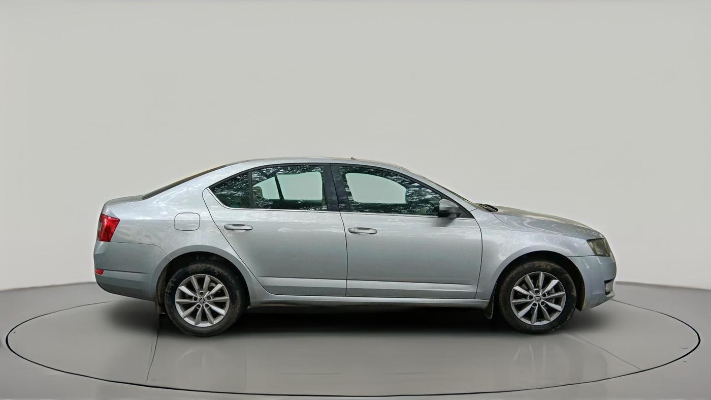 2015 Skoda Octavia AMBITION 2.0 TDI AT, Diesel, Automatic, 1,73,425 km, exterior