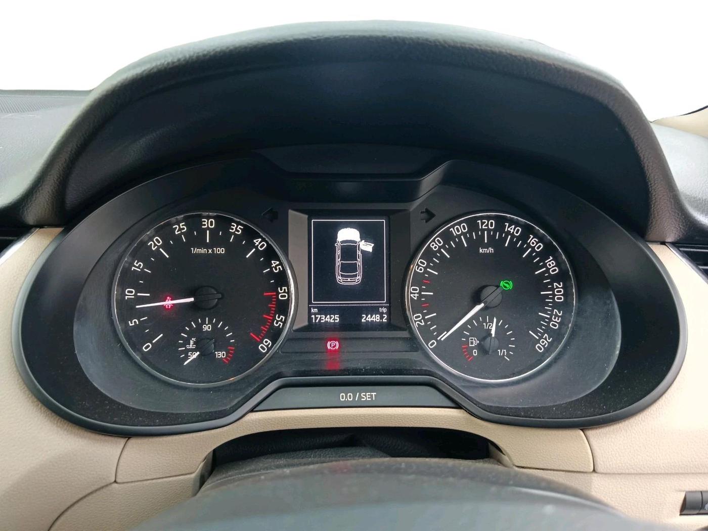 2015 Skoda Octavia AMBITION 2.0 TDI AT, Diesel, Automatic, 1,73,425 km, interior