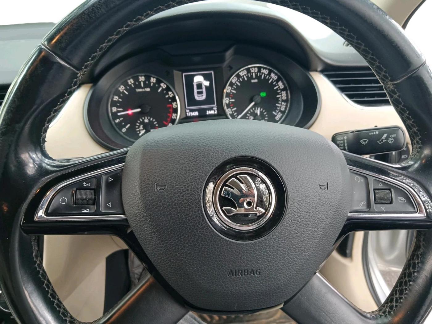 2015 Skoda Octavia AMBITION 2.0 TDI AT, Diesel, Automatic, 1,73,425 km, interior