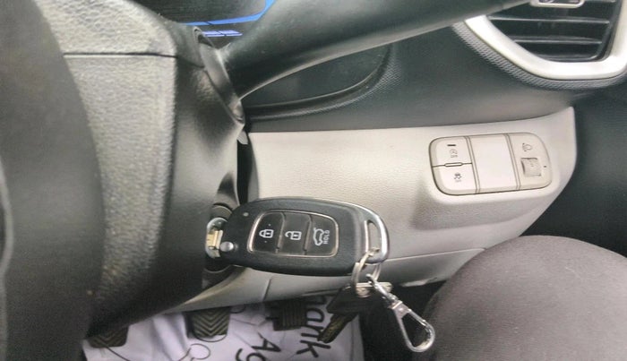 2024 Hyundai VENUE S(O) 1.2, Petrol, Manual, 22,533 km, interior