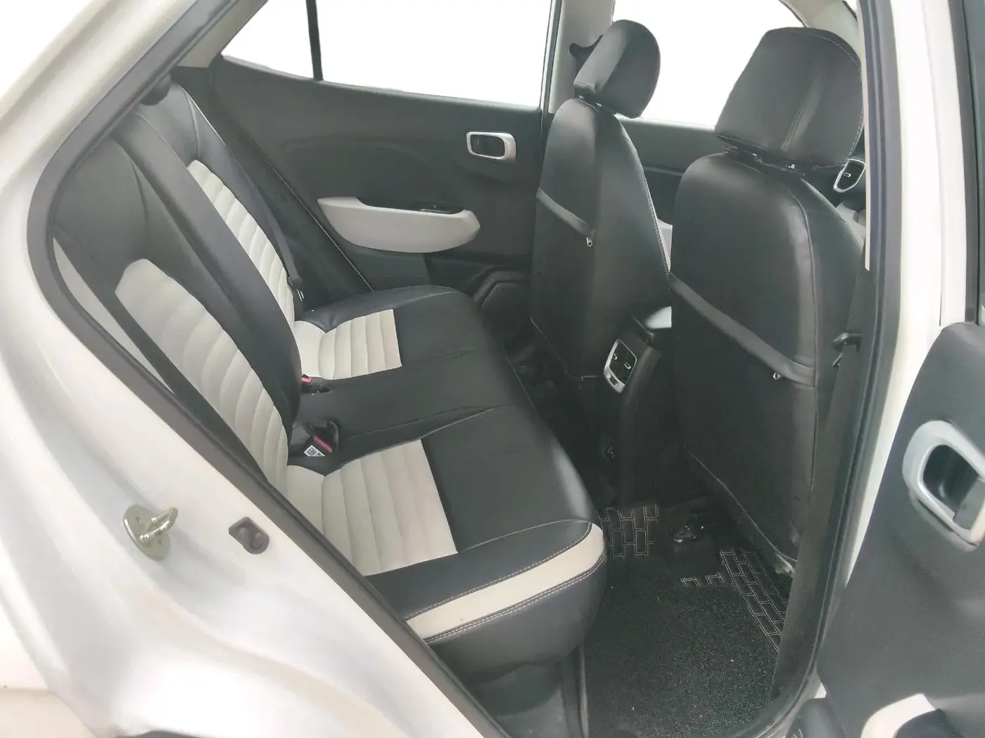 2024 Hyundai VENUE S(O) 1.2, Petrol, Manual, 22,533 km, interior