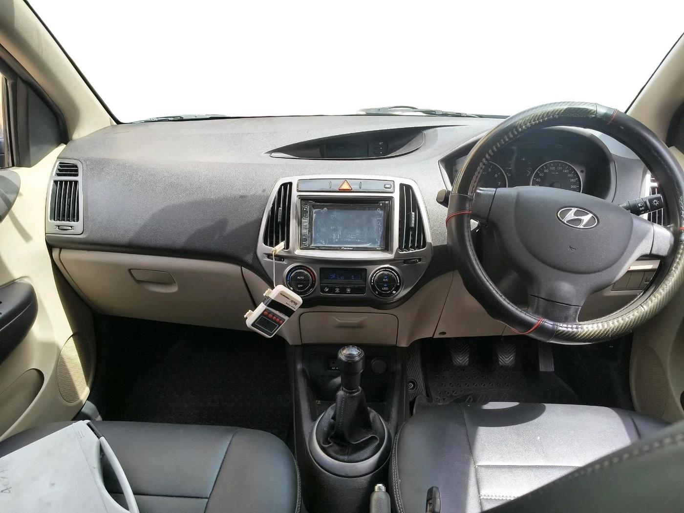 2013 Hyundai i20 MAGNA (O) 1.2, Petrol, Manual, 1,04,311 km, interior