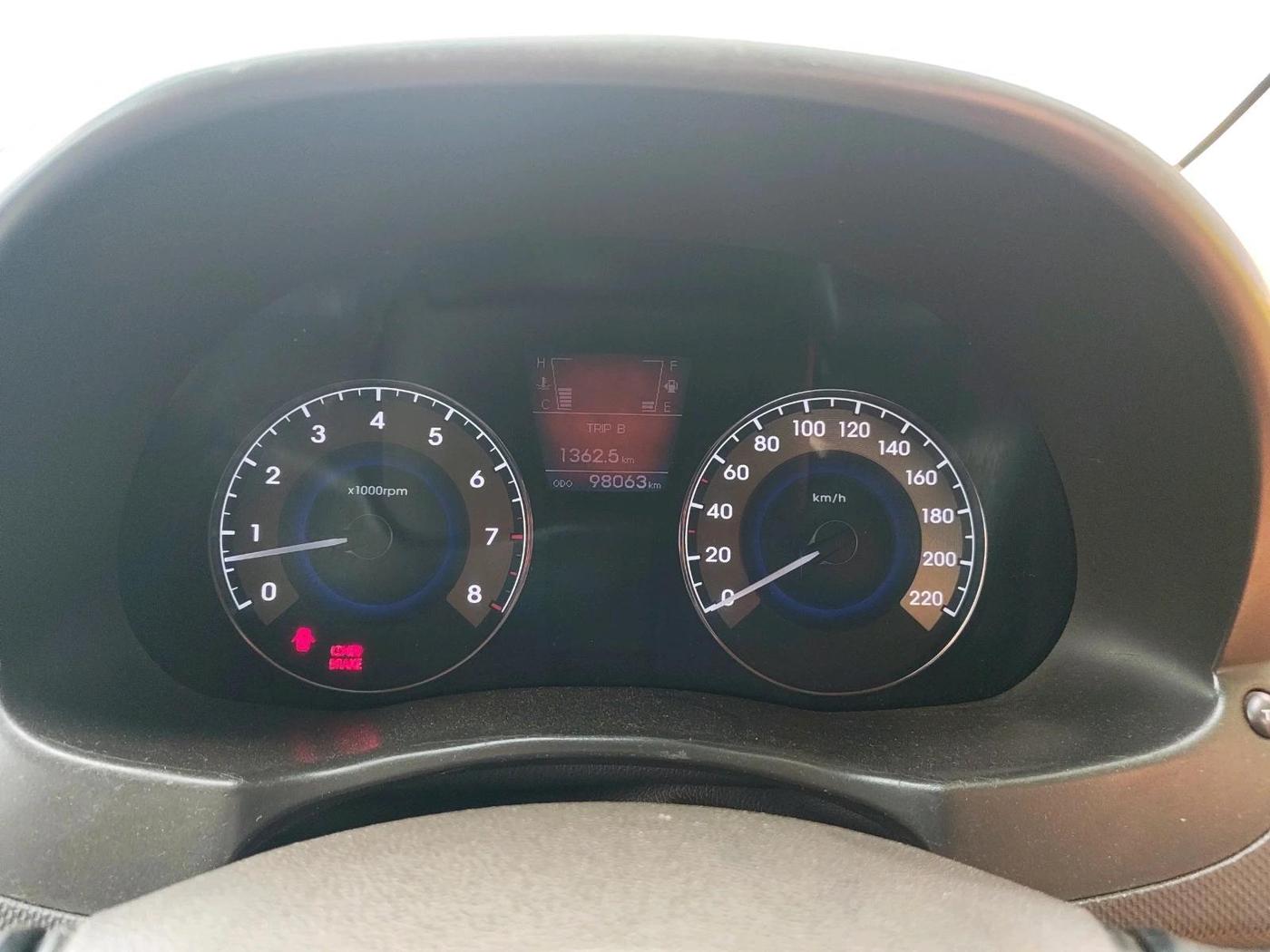 2011 Hyundai Verna FLUIDIC 1.6 VTVT SX, Petrol, Manual, 98,063 km, interior