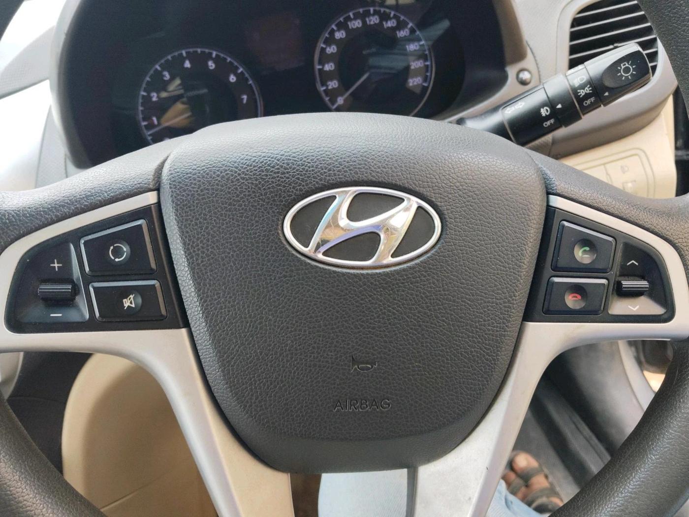 2011 Hyundai Verna FLUIDIC 1.6 VTVT SX, Petrol, Manual, 98,063 km, interior