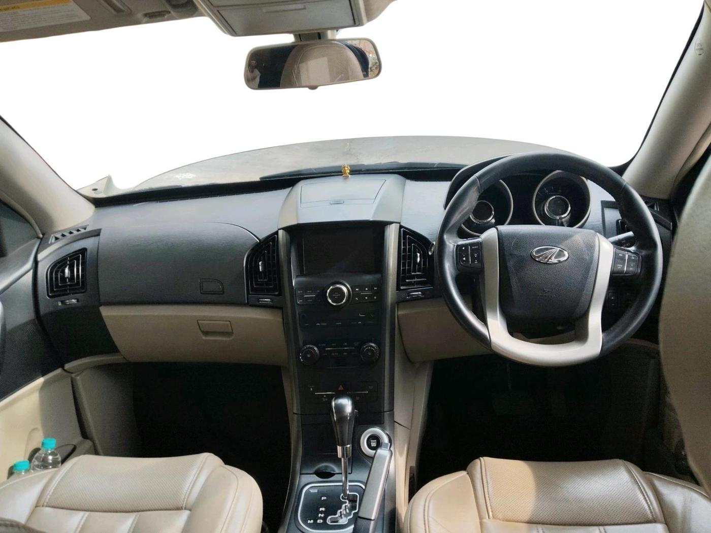 2017 Mahindra XUV500 W8 AT, Diesel, Automatic, 1,28,316 km, interior