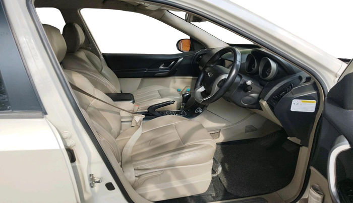 2017 Mahindra XUV500 W8 AT, Diesel, Automatic, 1,28,316 km, interior