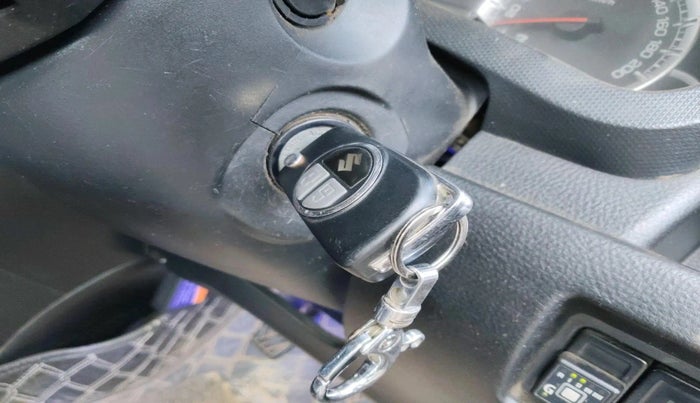 2012 Maruti Swift ZXI, CNG, Manual, 1,24,920 km, interior