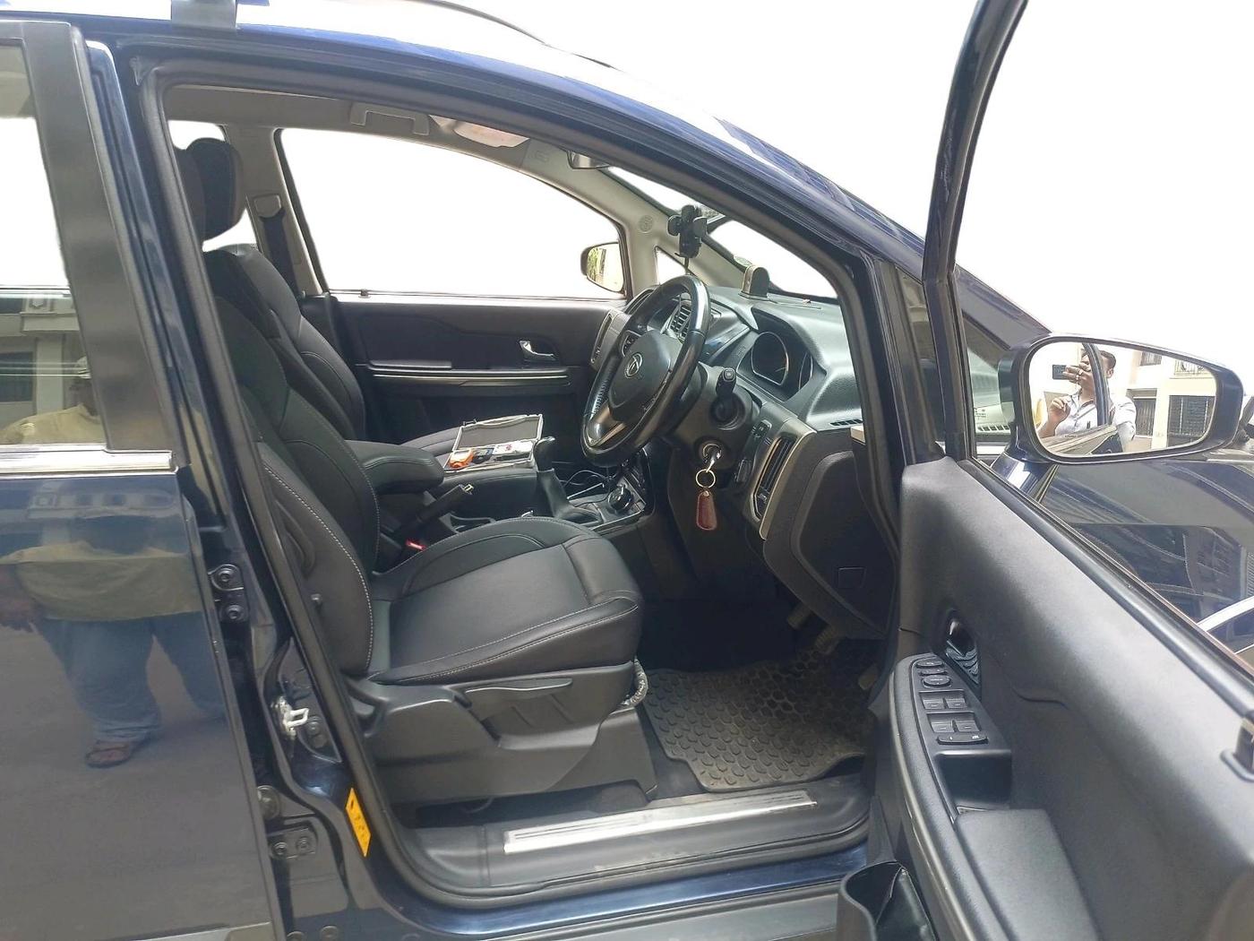 2017 Tata Hexa XT 4X2 7 STR, Diesel, Manual, 39,838 km, interior