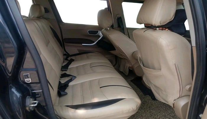 2016 Mahindra TUV300 T8, Diesel, Manual, 1,32,866 km, interior