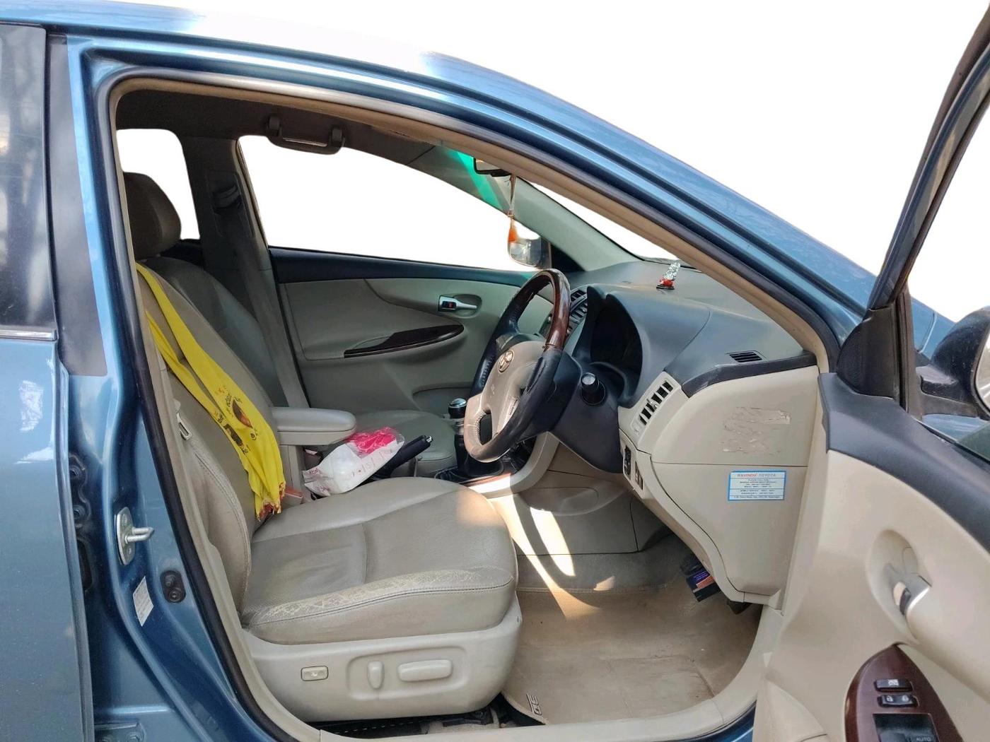 2012 Toyota Corolla Altis GL PETROL, Petrol, Manual, 1,18,758 km, interior