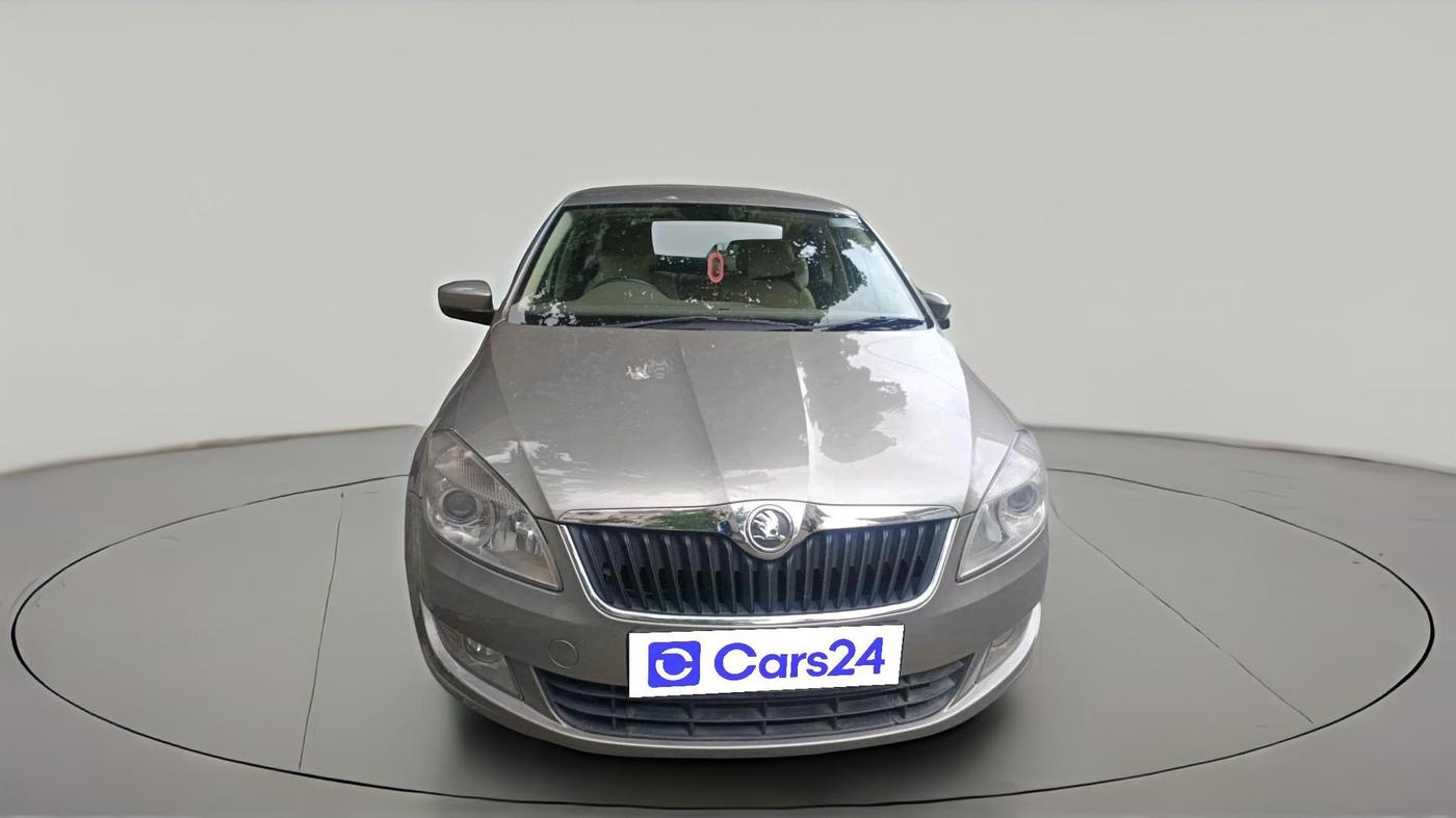 2013 Skoda Rapid ELEGANCE 1.6 TDI CR MT, Diesel, Manual, 1,04,456 km, exterior