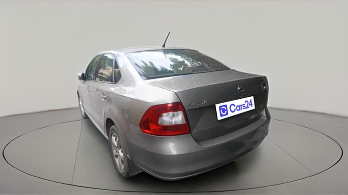 2013 Skoda Rapid ELEGANCE 1.6 TDI CR MT, Diesel, Manual, 1,04,456 km, exterior