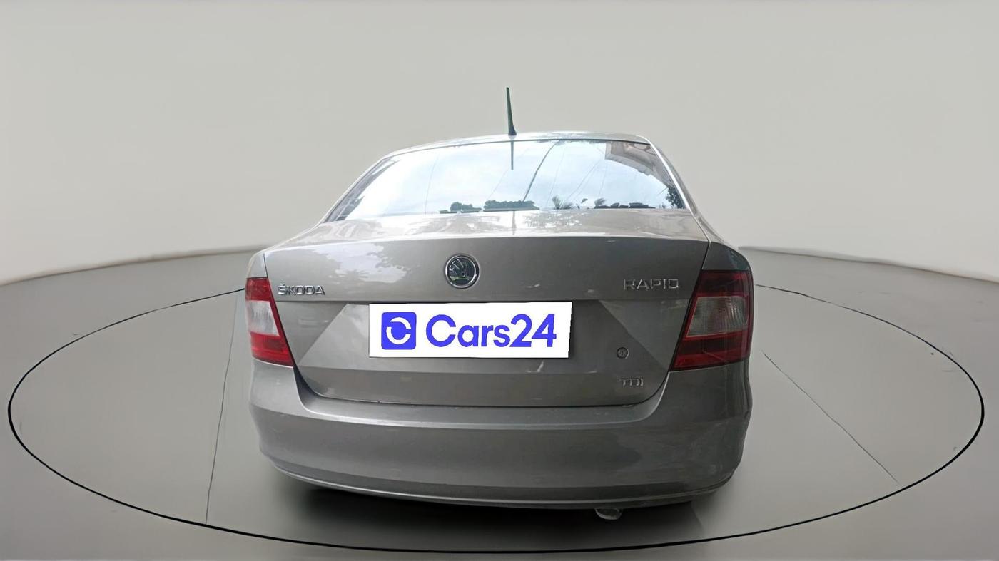 2013 Skoda Rapid ELEGANCE 1.6 TDI CR MT, Diesel, Manual, 1,04,456 km, exterior