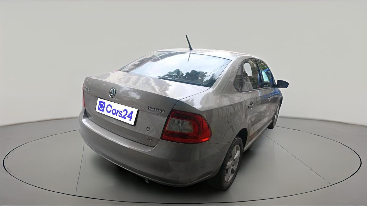 2013 Skoda Rapid ELEGANCE 1.6 TDI CR MT, Diesel, Manual, 1,04,456 km, exterior