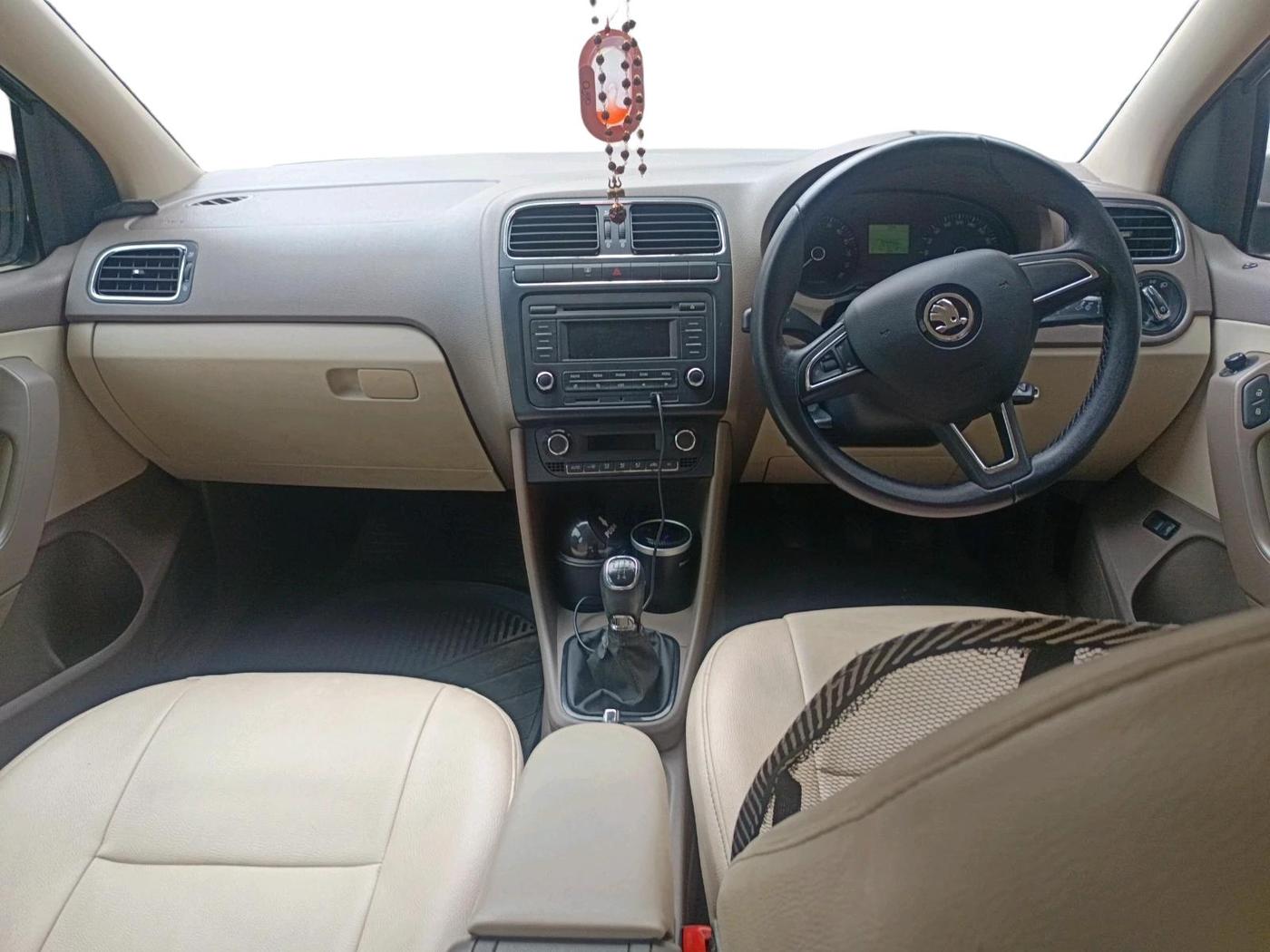 2013 Skoda Rapid ELEGANCE 1.6 TDI CR MT, Diesel, Manual, 1,04,456 km, interior