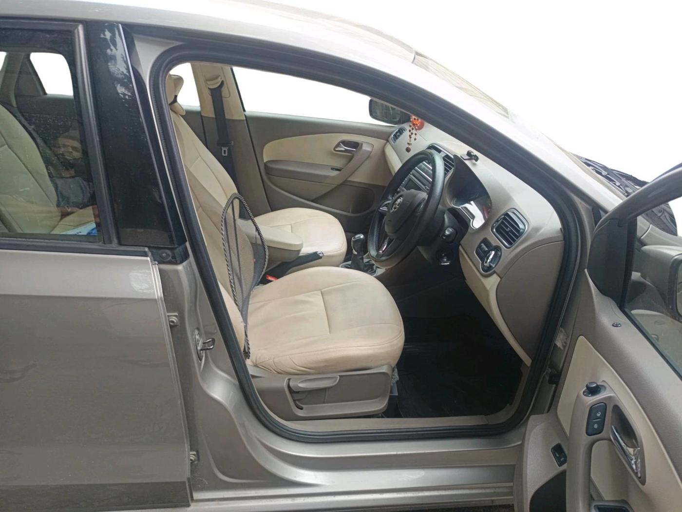 2013 Skoda Rapid ELEGANCE 1.6 TDI CR MT, Diesel, Manual, 1,04,456 km, interior