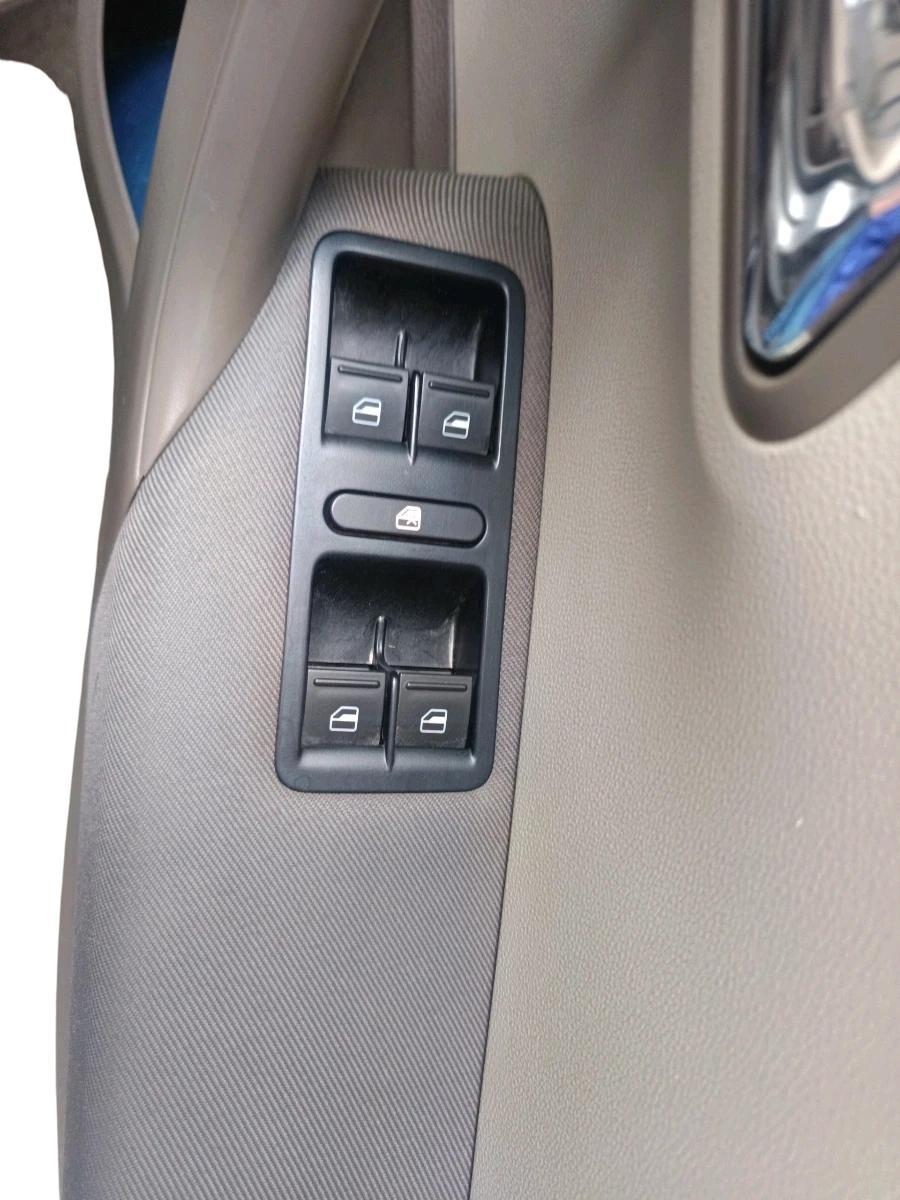 2013 Skoda Rapid ELEGANCE 1.6 TDI CR MT, Diesel, Manual, 1,04,456 km, interior