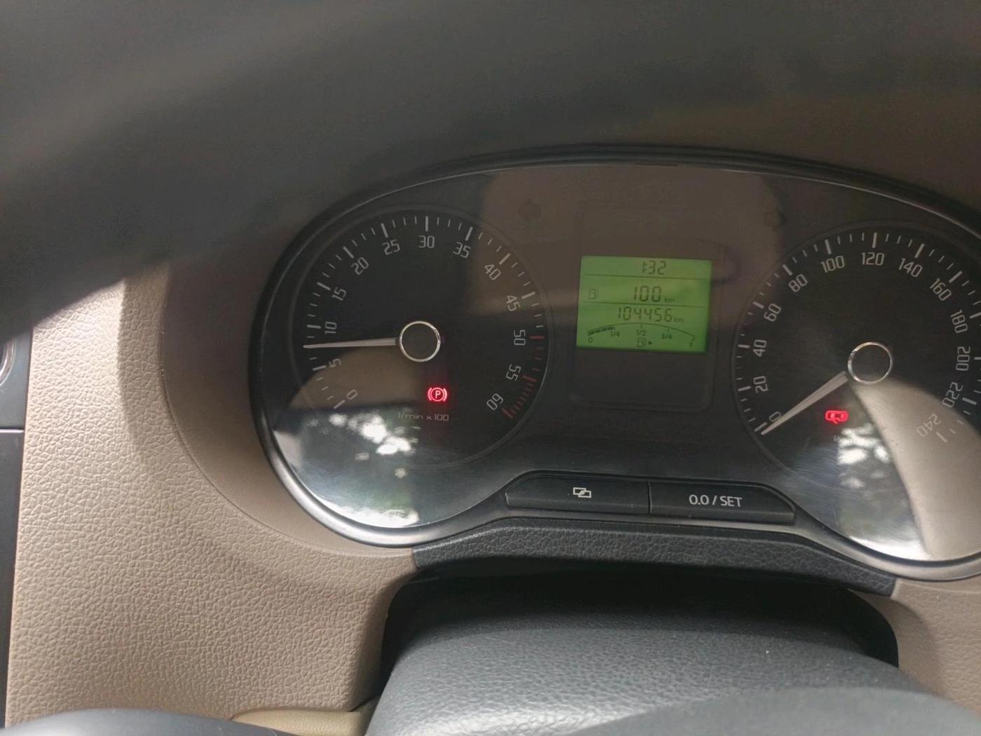 2013 Skoda Rapid ELEGANCE 1.6 TDI CR MT, Diesel, Manual, 1,04,456 km, interior