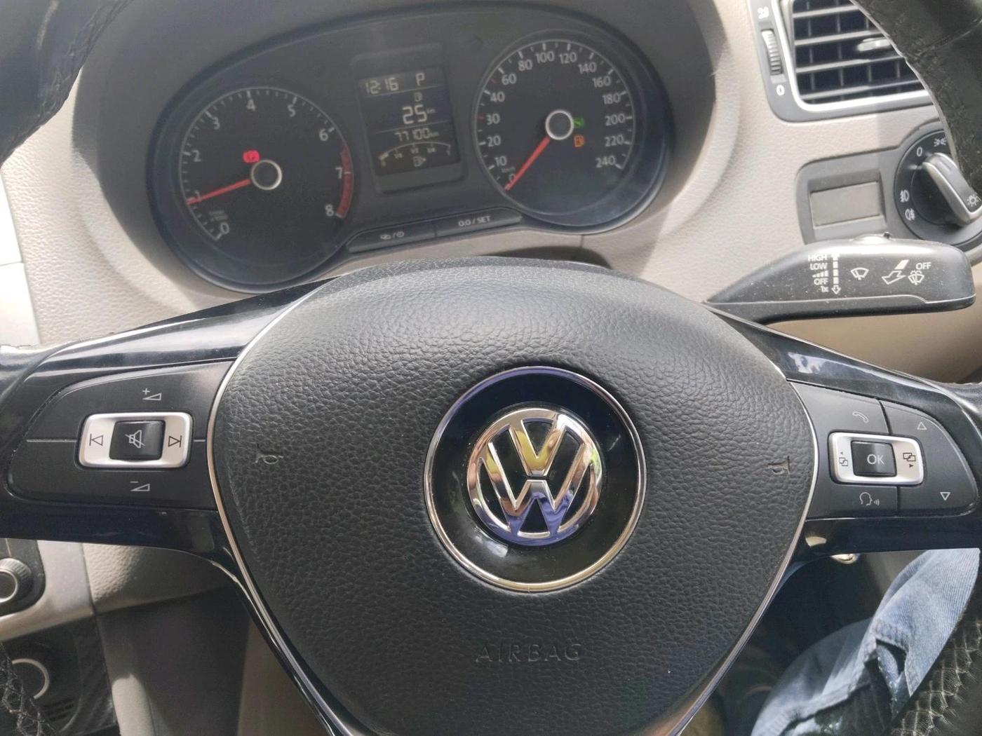 2017 Volkswagen Vento HIGHLINE PETROL AT, Petrol, Automatic, 77,100 km, interior