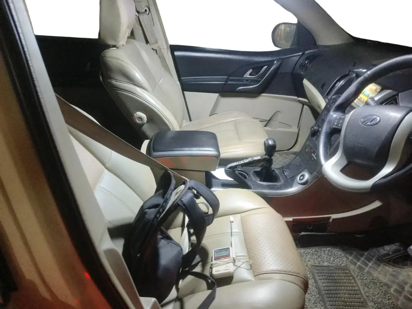 2015 Mahindra XUV500 W10, Diesel, Manual, 99,927 km, interior