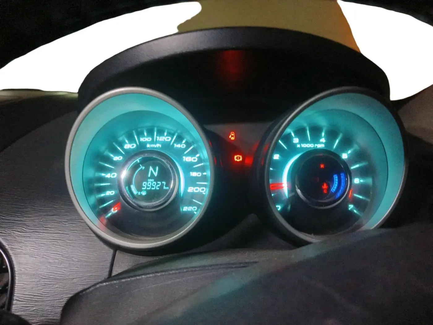 2015 Mahindra XUV500 W10, Diesel, Manual, 99,927 km, interior