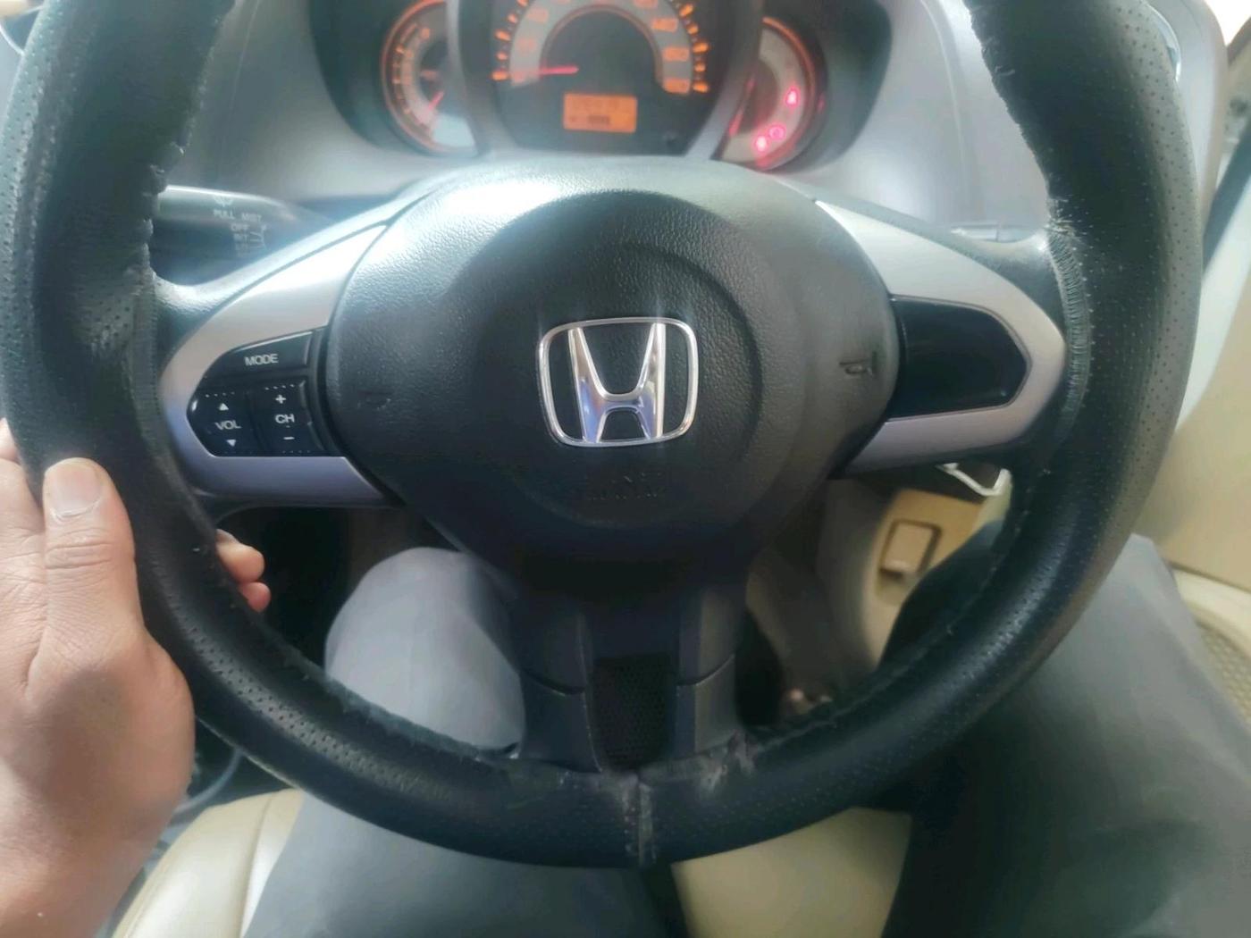 2012 Honda Brio V MT, Petrol, Manual, 1,26,419 km, interior