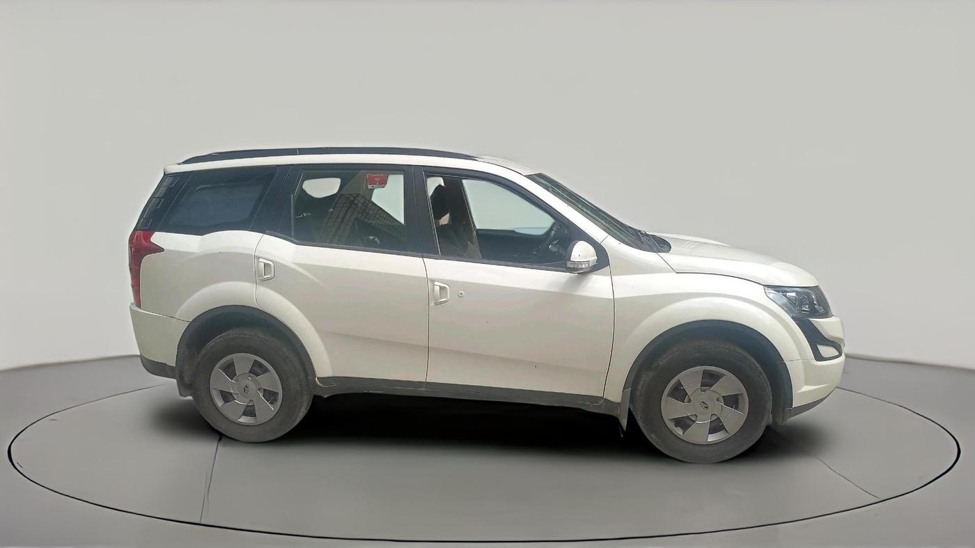 2015 Mahindra XUV500 W6, Diesel, Manual, 62,607 km, exterior