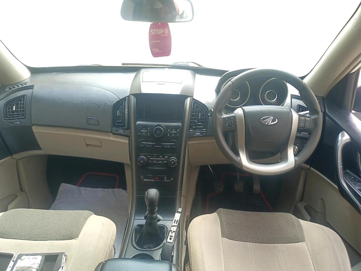 2015 Mahindra XUV500 W6, Diesel, Manual, 62,607 km, interior