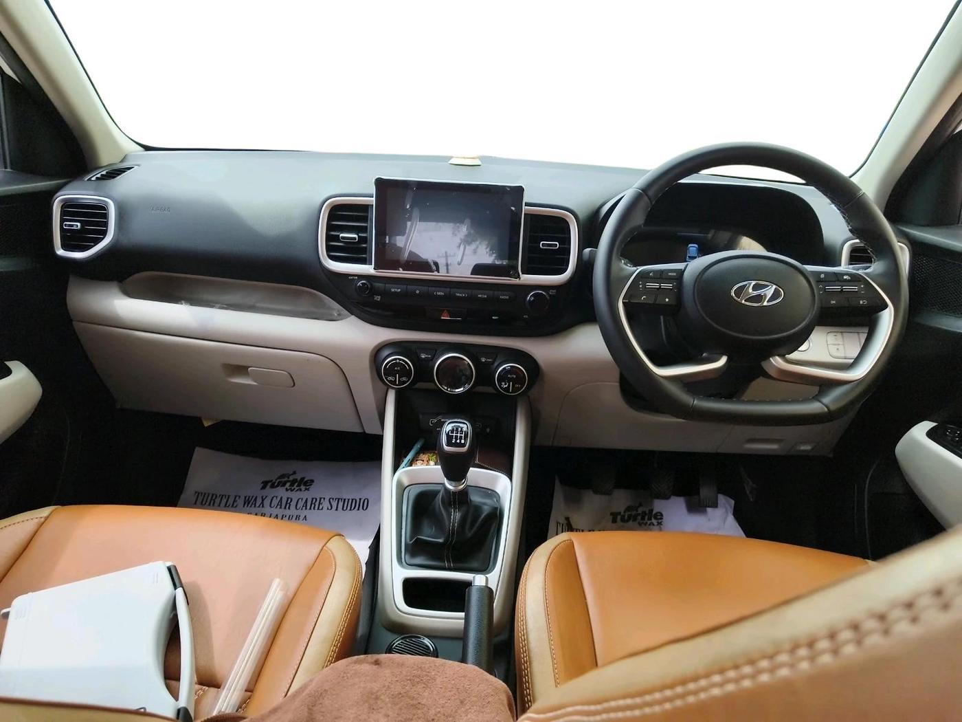 2025 Hyundai VENUE SX 1.5 CRDI, Diesel, Manual, 6,760 km, interior