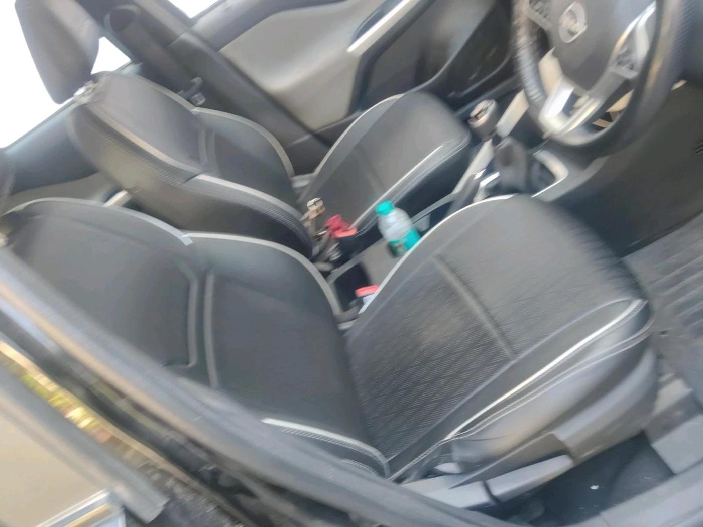 2022 Nissan MAGNITE XV MT, Petrol, Manual, 9,327 km, interior