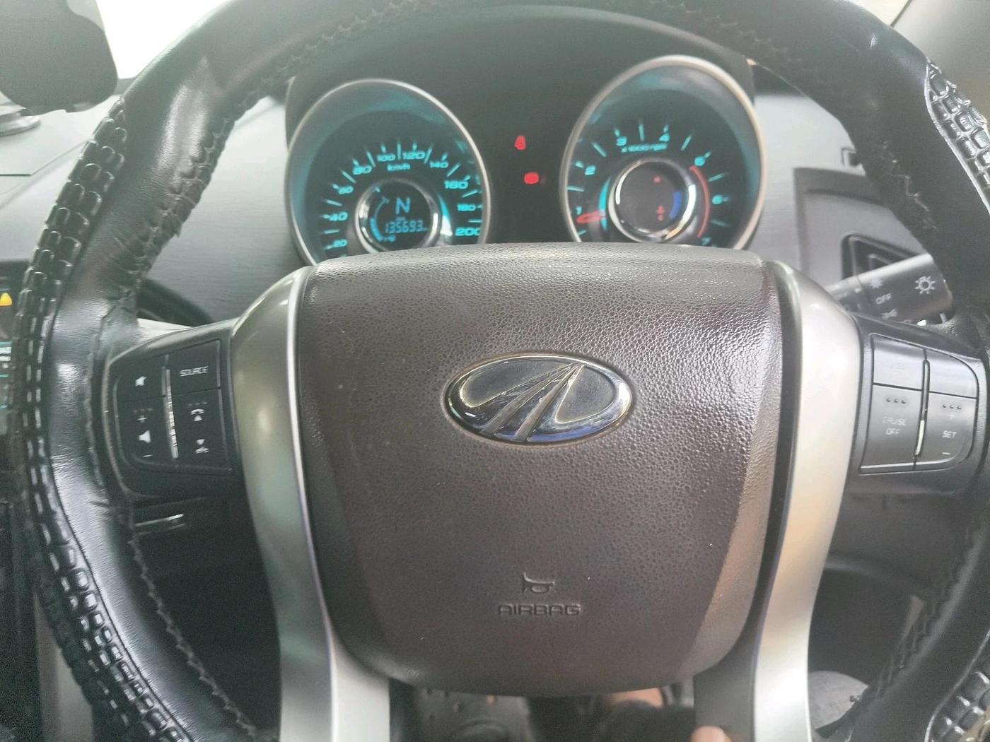 2019 Mahindra XUV500 W7, Diesel, Manual, 1,35,693 km, interior