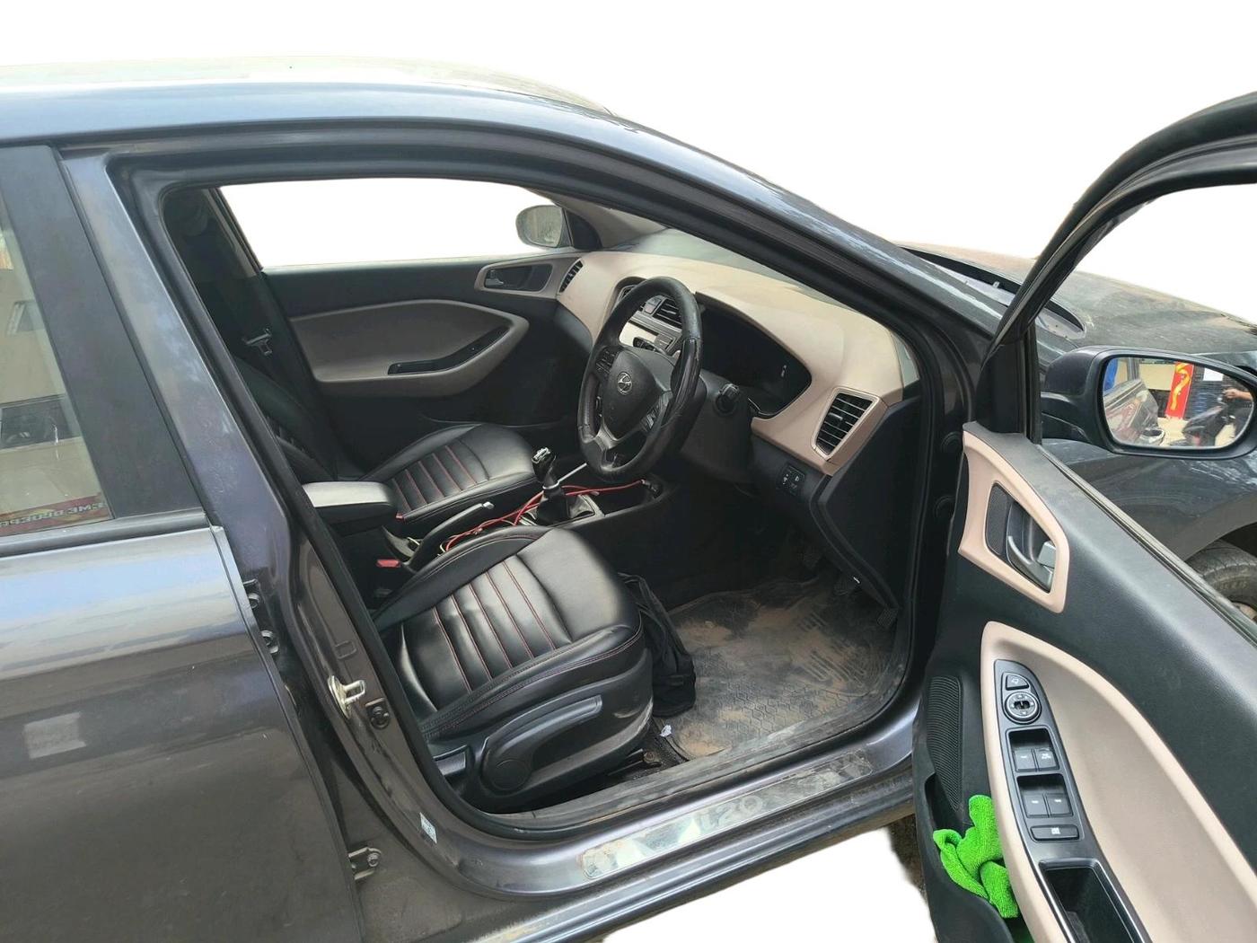 2017 Hyundai Elite i20 ASTA 1.4 CRDI (O), Diesel, Manual, 2,13,708 km, interior