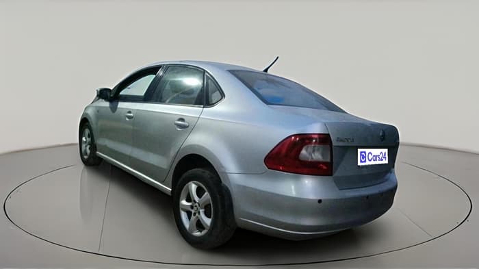 2013 Skoda Rapid ELEGANCE 1.6 TDI CR MT, Diesel, Manual, 1,76,992 km, exterior