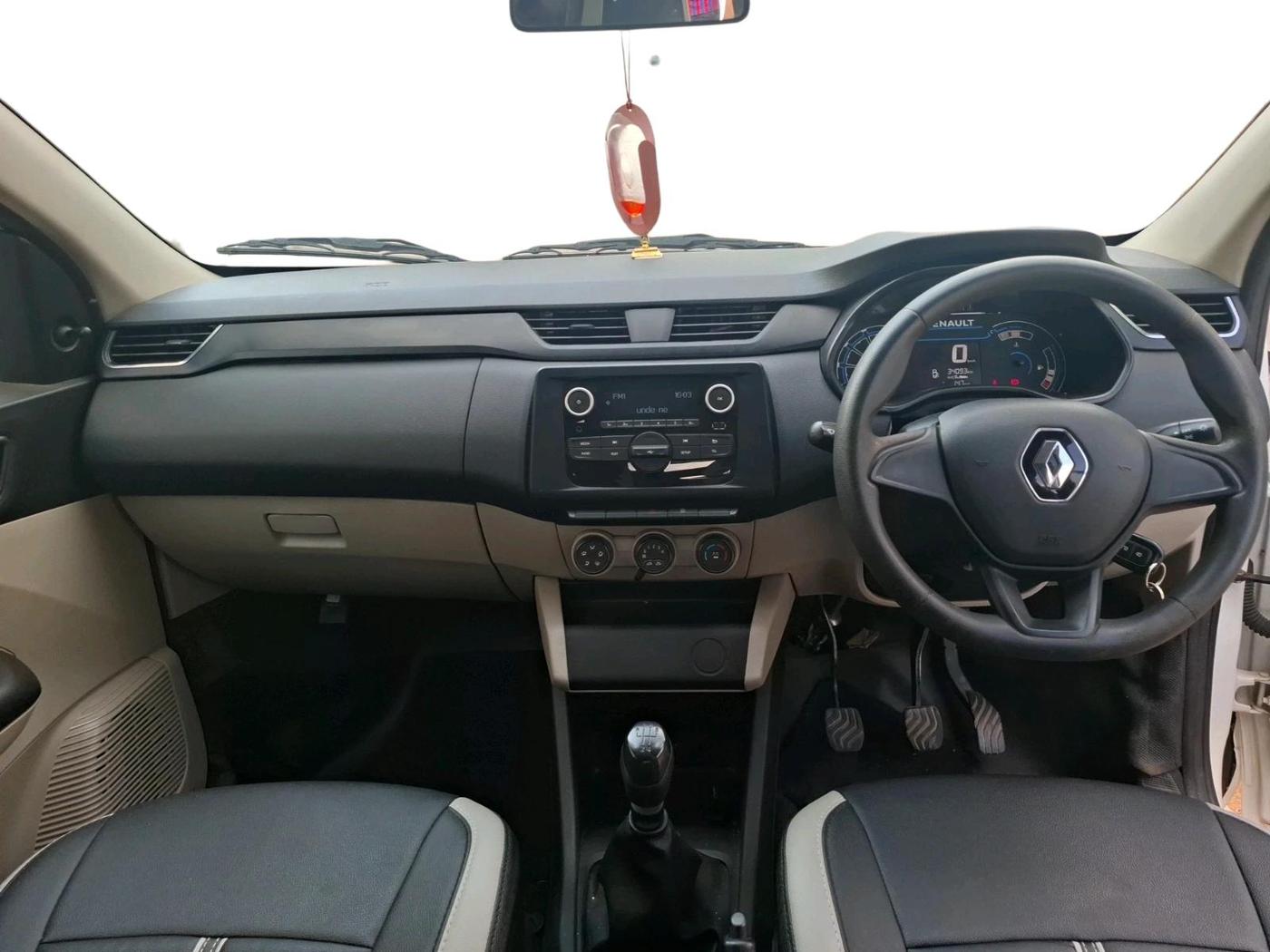 2021 Renault TRIBER RXL MT, Petrol, Manual, 34,093 km, interior