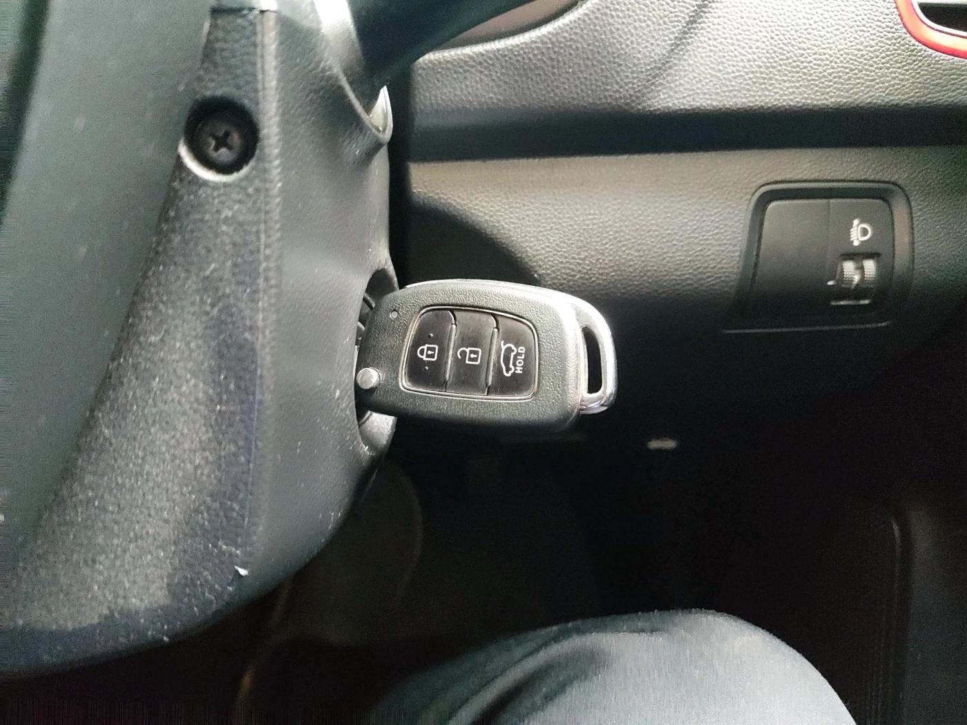 2019 Hyundai Elite i20 SPORTZ PLUS 1.2 DUAL TONE, Petrol, Manual, 77,191 km, interior
