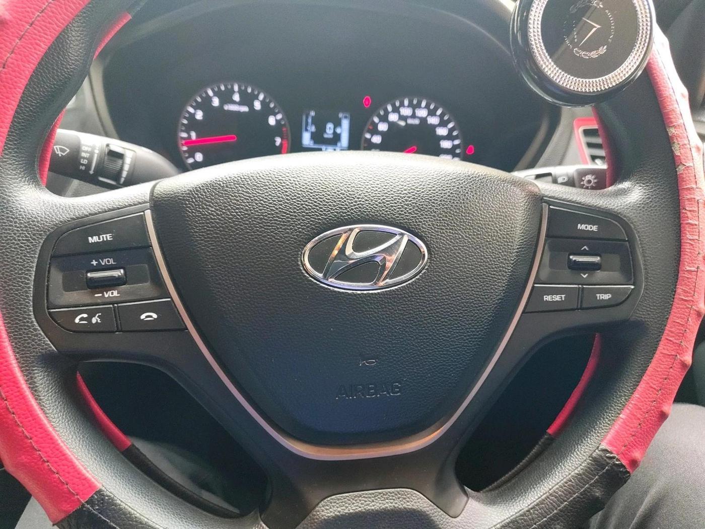 2019 Hyundai Elite i20 SPORTZ PLUS 1.2 DUAL TONE, Petrol, Manual, 77,191 km, interior